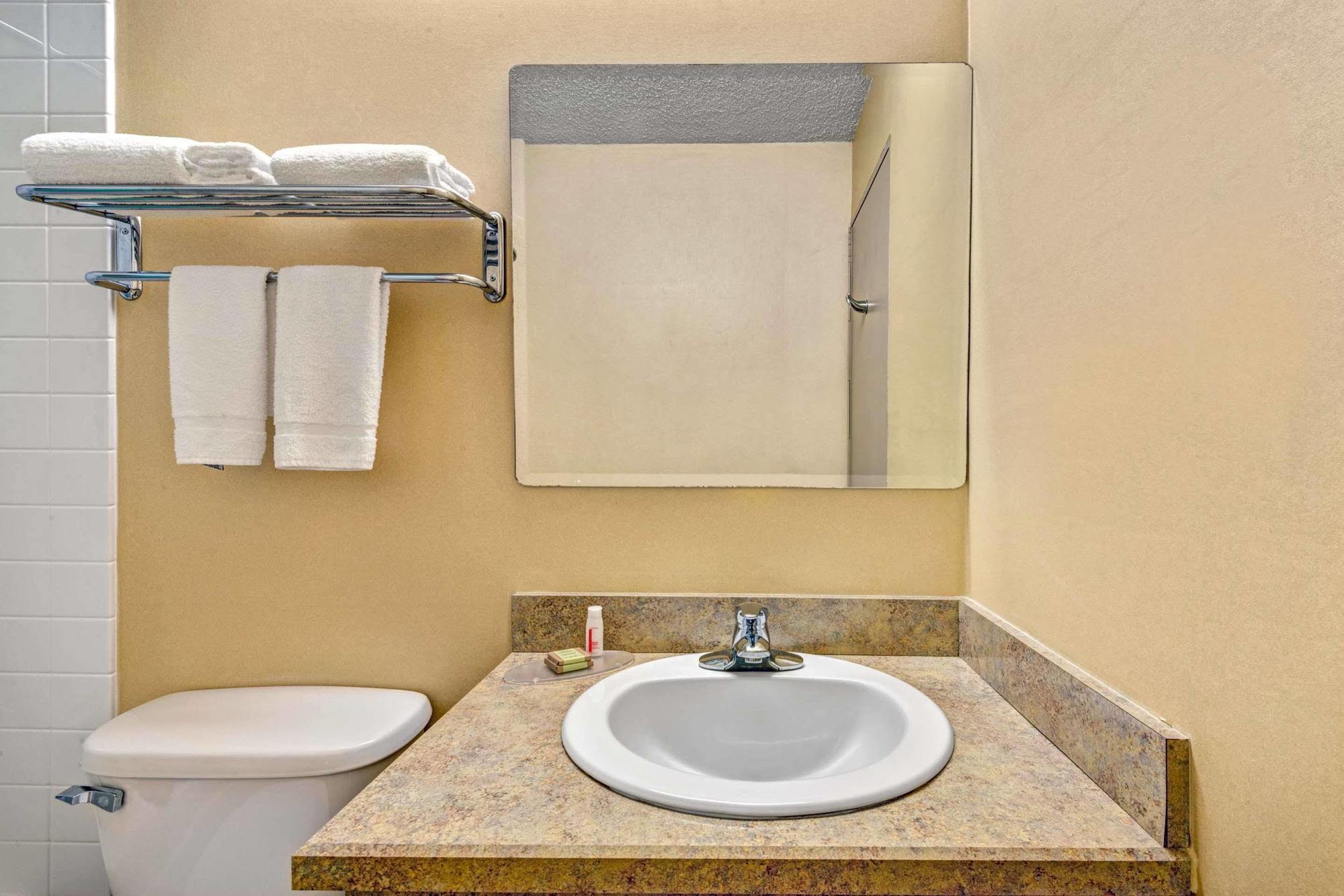 Homespring Inn & Studios - Hartford South - Rocky Hill Chambre photo