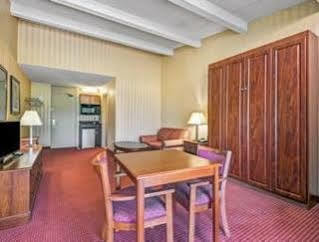 Homespring Inn & Studios - Hartford South - Rocky Hill Extérieur photo